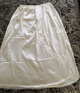 Lencería medio deslizante vintage de marfil brillante de Bali - talla mediana - Imagen 1 de 5
