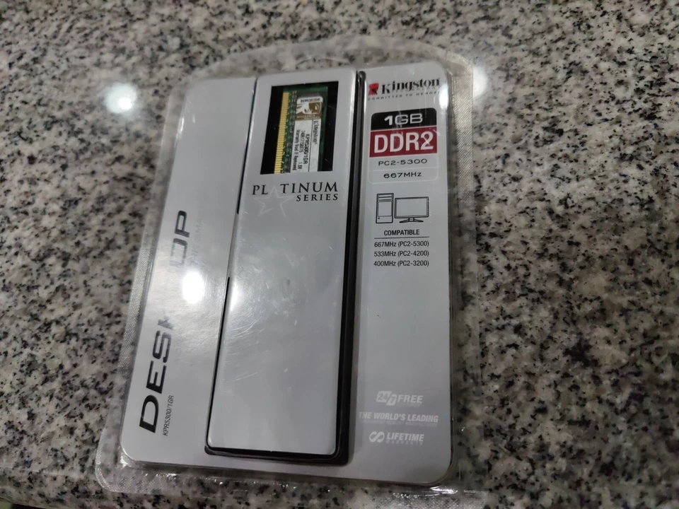Kingston DESKTOP 1GB DDR2 Platinum Series Memory PC2-5300 667 MHz KPR5300/1GR    - Image 1 of 3