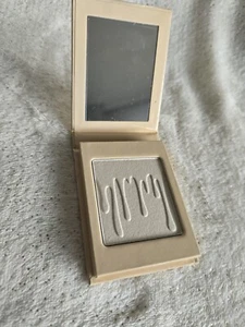 Kylie Jenner Pressed Illuminating Powder french vanilla RARE discontinued - Picture 1 of 4