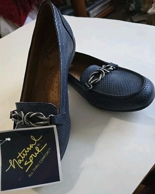 Mocasines sin cordones Natural Soul Gratitude para mujer 8,0 M azul marino con detalle de cadena Foto 1 de 4