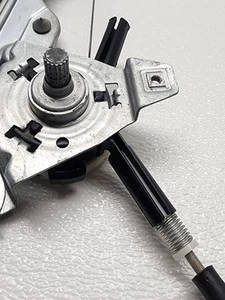 For 2007-2014 Chevrolet GMC Manual Crank Window Regulator Front Right Sliverado  - Bild 1 von 13