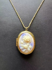 Purple Cameo Rose Locket Pendant Gold Tone Oval Photo Locket Necklace 24'' GIFT - Picture 1 of 8