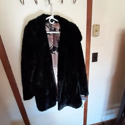 Abrigo de visón de piel sintética Dennis Basso para mujer talla pequeña negro  Foto 1 de 4