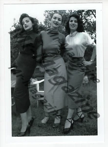 Vintage Risqué Pinup B&W 7"x5" Sexy Cheesecake Brunettes Repro XR-72 - Imagen 1 de 1