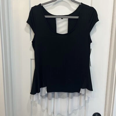 Blusa para mujer Tiana B. negra blanca panel transparente manga gorra talla mediana Foto 1 de 4