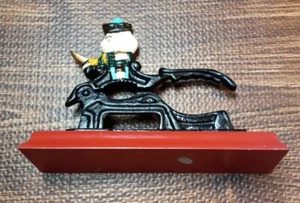 Vintage Toy Soldier Nutcracker King Cast Iron Metal Wood Base - Picture 1 of 7
