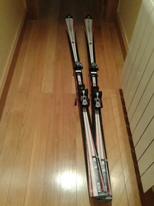 Esquís marca Elan 175 cm con fijaciones Salomon, antiguos pero poco usados. - Imagen 1 de 1