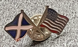 VINTAGE SCOTTISH SALTIRE & AMERICAN STARS N STRIPES FRIENDSHIP FLAGS PIN BADGE - Picture 1 of 3