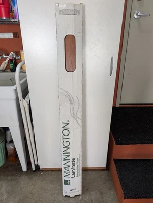 Suelo laminado Mannington Revolutions Tablón #26302 Ontario Oak Gunstock (6) Foto 1 de 3