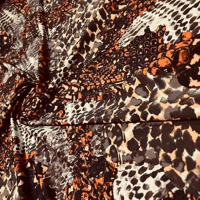 Tela con diseño de serpiente con estampado animal de spandex elástico de 4 vías por yarda para trajes de baño Foto 1 de 4