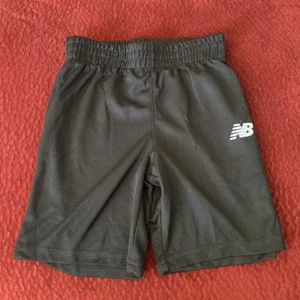 New Balance Black Shorts with White Logo (Kids) 5/6 - Picture 1 of 3