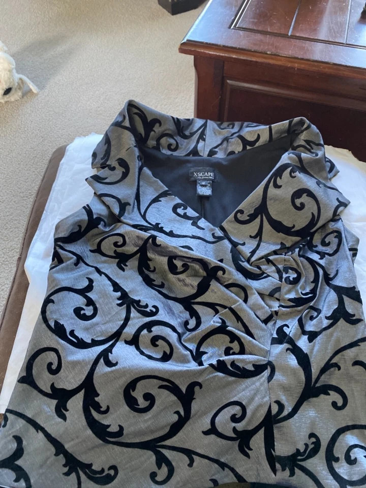 Top formal Xscape🖤Mujer Organza Peltre Negro Terciopelo Estampado Grande Cuello en V 12 Foto 1 de 4