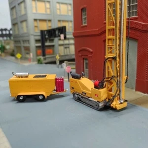 Trapano cingolato scala 1/87 HO costruito su misura con rimorchio compressore aria - Foto 1 di 11