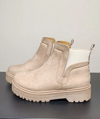 Botas elásticas al tobillo Qupid para mujer. Tacón/suela gruesa. Caqui claro.  Talla 8 Usado en Excelente Condición! Foto 1 de 4