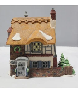 Department 56 | Betsy Trotwood's Cottage | chimney has been repaired - Imagen 1 de 3