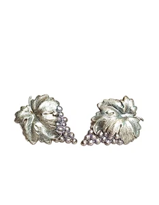 Vintage silberfarbene lila grüne Traube & Blatt Statement Ohrringe Retro Obst GUC - Bild 1 von 24