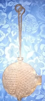 Ancien grand gaufrier de cheminée 19 ème Motif Coeur - Photo 1/4