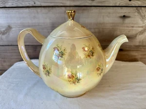 Vintage irisierende gelbe Blumen Keramik Teekanne von Arlene of Hoffman’s Iowa - Bild 1 von 11