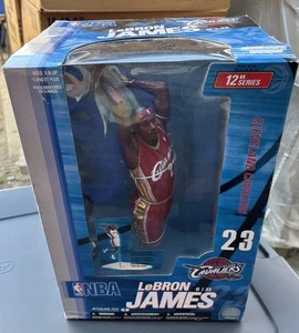 2004 McFarlane’s Sportspicks LeBron James RC 12-Inch Figure Cavaliers MIB NOS - Bild 1 von 8