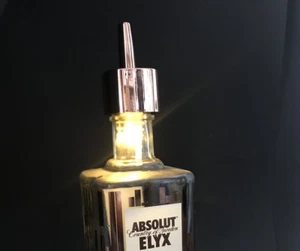 Versatore LED Absolut Elyx vodka per 1 l versatore Pourer decorazione barra NUOVO IMBALLO ORIGINALE - Foto 1 di 1
