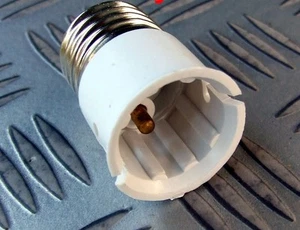 E27 BAYONET B22 ADAPTOR 230V x3 LAMP HOLDER CONVERTERS vintage retro ES 60W MAX - Picture 1 of 2