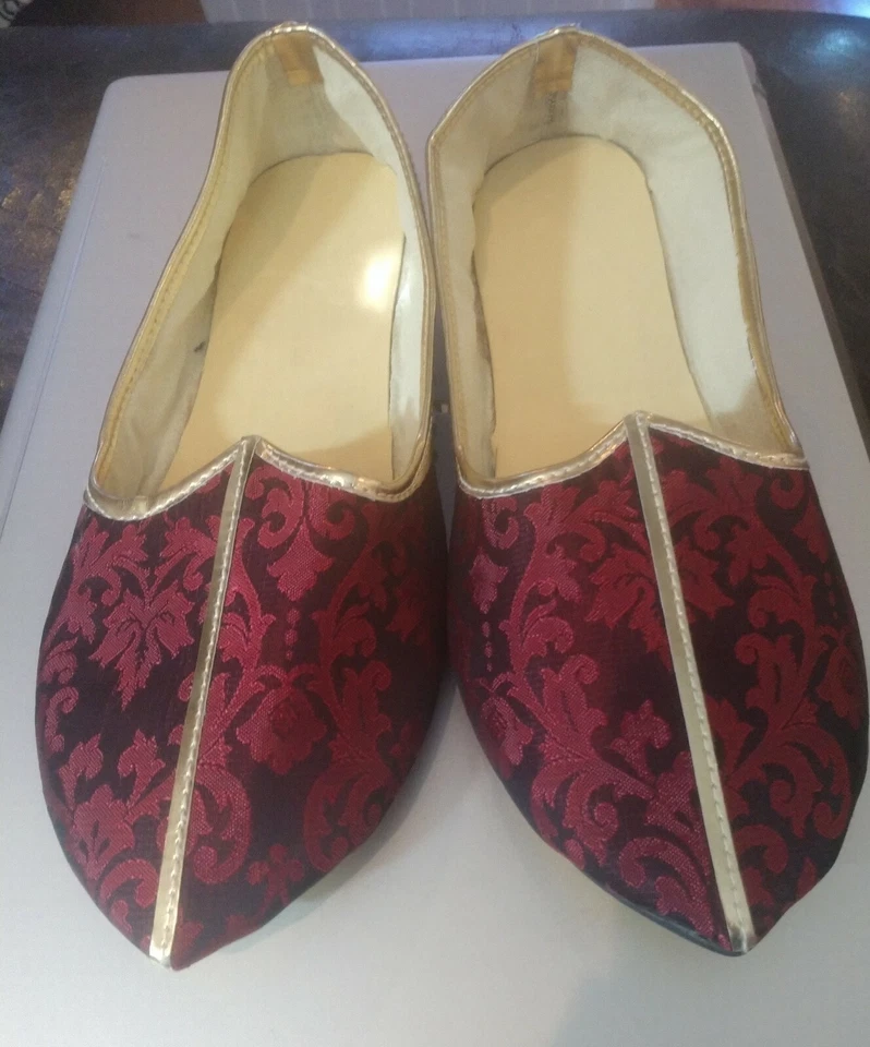 Men's Indian Wedding Jutti Mojari Shoes - Maroon Embossed Gold Edge- EUC - Image 1 of 4