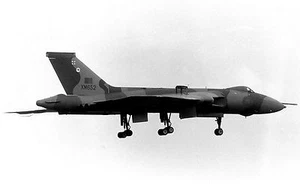 VICKERS VULCAN - TRECE FOTOGRAFÍAS TAMAÑO POSTAL - Imagen 1 de 4