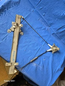 91 92 93 94 95 SCOUPE RIGHT/PASS. SIDE FRT MANUAL WINDOW REGULATOR 100039 - Picture 1 of 2