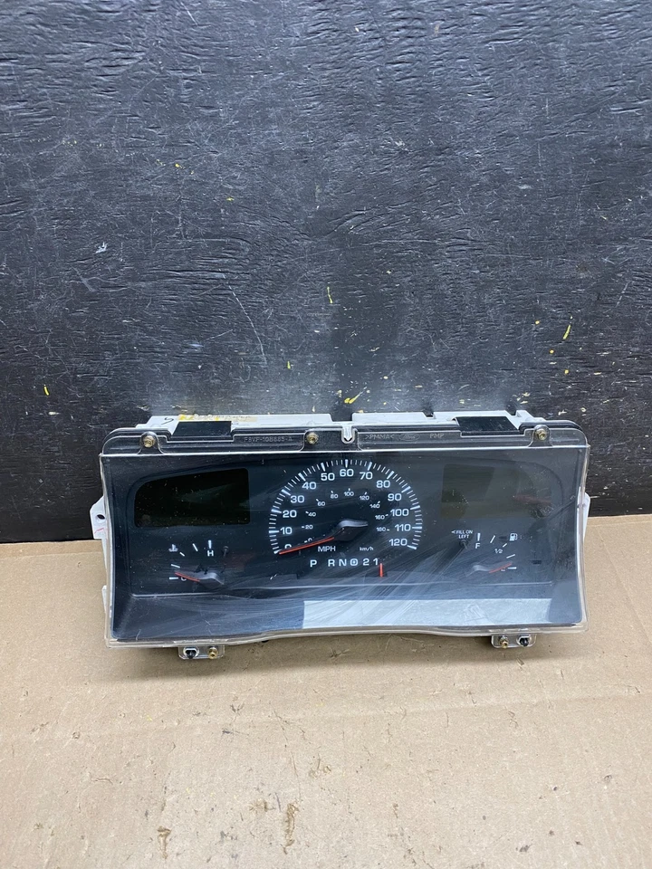 1998 年至 2002 年林肯镇汽车测速表集群 u4856 DG — 第 1/4 张图片