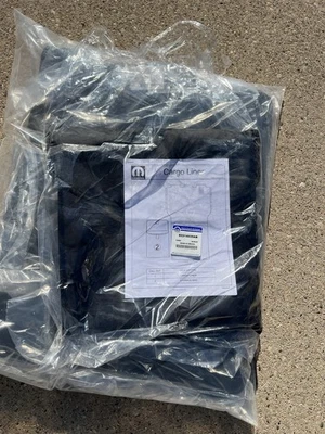 Alfombrilla de carga trasera genuina nueva Chrysler Pacifica 82214535AB Foto 1 de 4