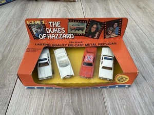 ERTL 1981 Dukes of Hazzard General Lee Boss Hogg Rosco paquete de 1/64 varios - Imagen 1 de 9