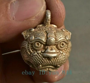 1,2" alter chinesischer Palast Miao Silber geschnitzter Tierkopf kleiner Glockenverschluss Anhänger - Bild 1 von 6