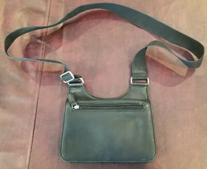 AUTHENTISCHE FOSSIL schwarze Ledertasche 8 x 5 x 2 mit Schulterriemen - neu ohne Etikett - Bild 1 von 3