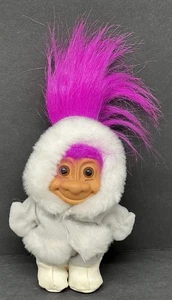 Muñeca Troll 4 1/2 pulgadas Russ Islandia Esquimal Alrededor del Mundo Pelo Rosa - Imagen 1 de 17
