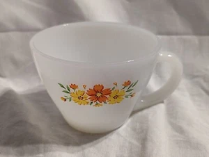 Anchor Hocking "FORNO Fire-King DINNERWARE" Tazza da tè in vetro al latte floreale - USATA - Foto 1 di 7