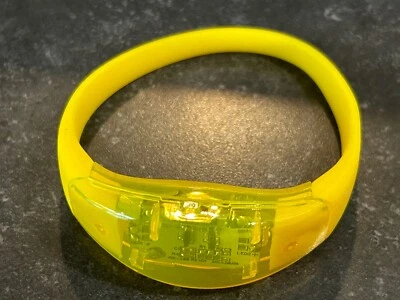 PULSERA ILUMINADA LED Brillo Flash Parpadeante Movimiento Intermitente y Sonido Activado por Voz Foto 1 de 4