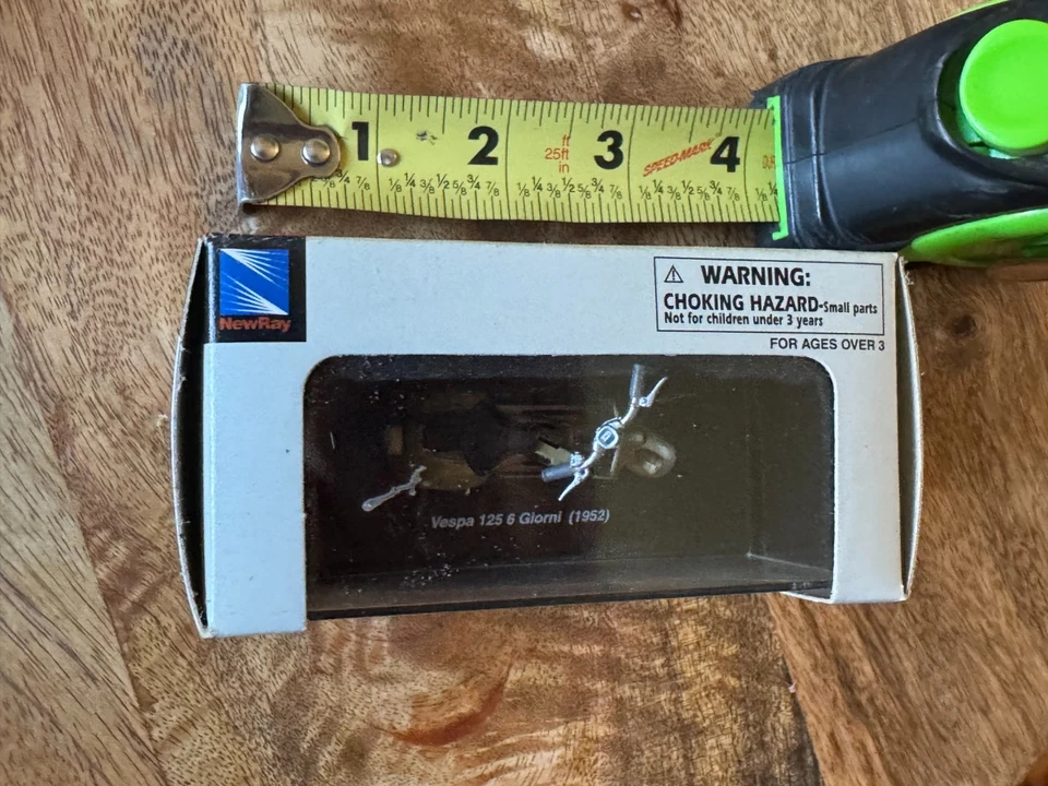 Ray Italia Gold Vespa 125 6 Giorni Scooter 1952 -1:32 Scale Die Cast Case SEALED - Image 1 of 4