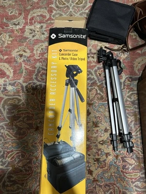 Samsonite Camcorder Case & Photo/Video Tripod Model 8801-Accessory Kit Foto 1 de 3