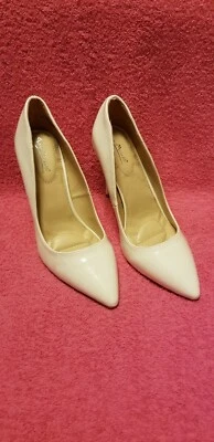 Anne Michelle - SEXY Off-White - PADDED IN-SOLE 4.5" HEEL POINTED TOE PUMPS 8.5 - Image 1 of 4