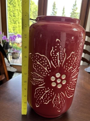 "Linterna grande de cerámica roja diseño de flores perforadas con mango 12,5"" de alto 7"" de ancho" Foto 1 de 2