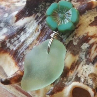 Collar de vidrio de mar 925 plata caja cadena flor vidrio checo pastel Aloha brillante  Foto 1 de 4