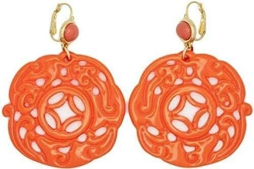 Pendientes perforados Kenneth Jay Lane chapados en oro resina coral tallado alambre Foto 1 de 1