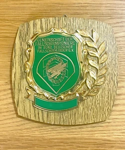 COMMUNITY OF PARATROOPER PIONEERS IN ASSOCIATION OF GERMAN PARATROOPERS PLAQUE - Foto 1 di 8