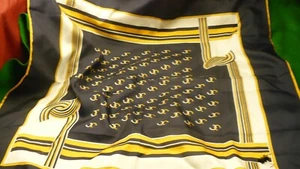 Leonardi signed square kerchief scarf 30" X 30" rolled hem S235 - Bild 1 von 3