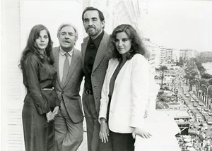 "Marie TRINTIGNANT, Ugo TOGNAZZI, Vittorio GASSMAN, Stefania SANDRELLI" Photo 80 - Picture 1 of 2