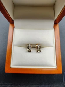 Beautiful 9K GOLD green Amethyst & Diamond stud earings. - Picture 1 of 5