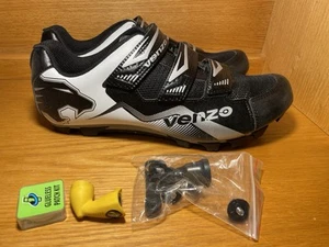 Scarpe da ciclismo Venzo MX tre cinturini bianco e nero da uomo US 10,5 EU 45 - Foto 1 di 14