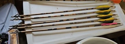#2219 Easton XX75 Gamegetter 2 Arrow Lot of 5 With Wasp Hammer Broadheads - Image 1 of 4