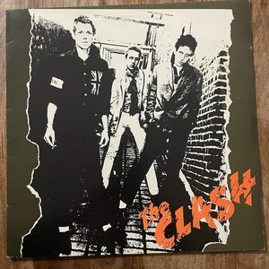 THE CLASH - THE CLASH VG+/EX+ VINYL LP - Bild 1 von 14