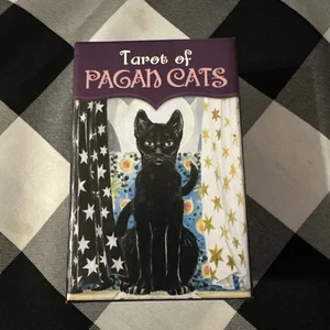 Tarot of Pagan Cats Mini Deck by Lola Airaghi, Magdelina Messina and Lo Scarabeo - Imagen 1 de 5